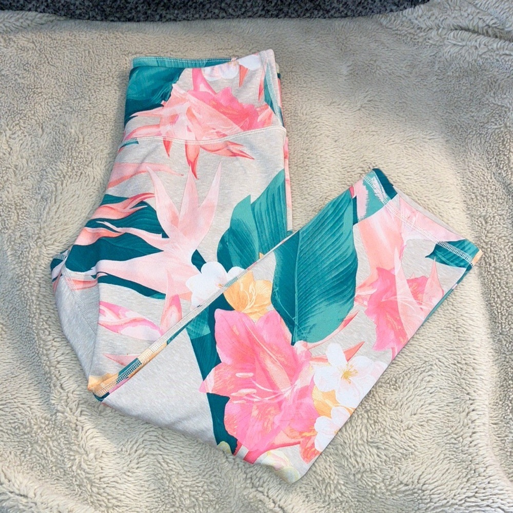 🔹4 for $30 Old Navy Go Dry Elevate Crops, Medium